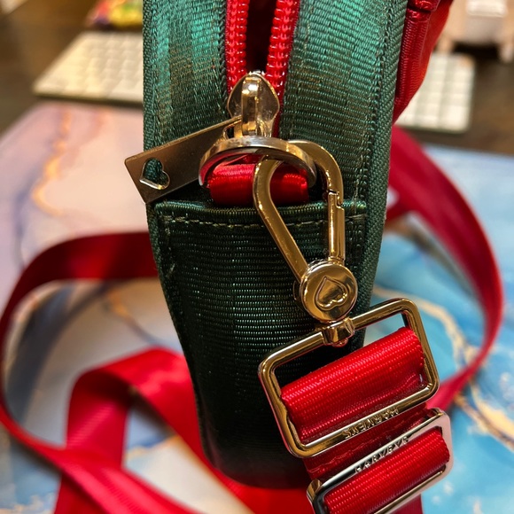 EUC Harvey’s Seatbelt Christmas Crossbody Santa Purse - Picture 5 of 5